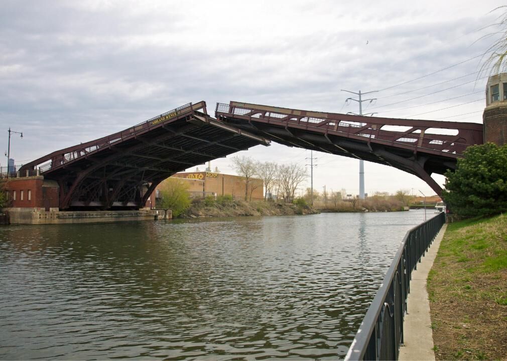#33. Bridge and Lock Tenders